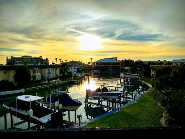 Photo - 11650 Capri Cir S Unidad 201