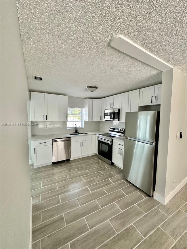 Photo - 2600 NE 8th Ave
