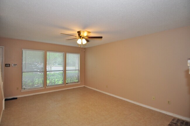 Photo - 13405 Saddlebrook Trail Unit #B