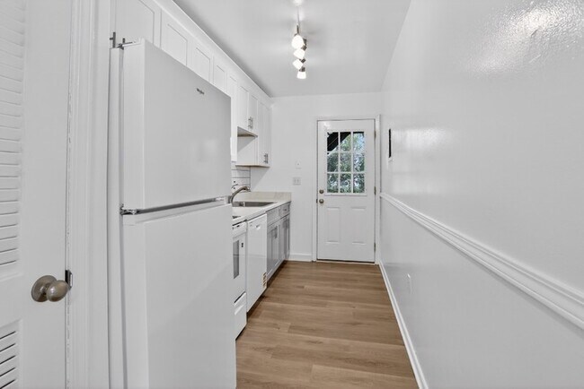 Photo - 463 Medlock Rd Unit B