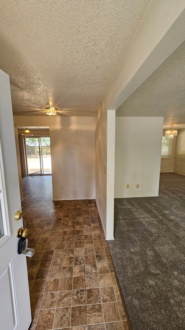 Photo - 2 story home in the Puyallup close to shopping