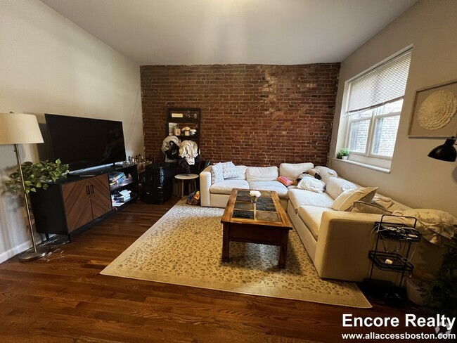Building Photo - 17 Stearns Rd Unit 3 Rental