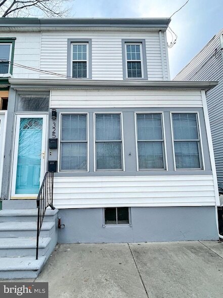 Photo - 325 N Burlington St Townhome