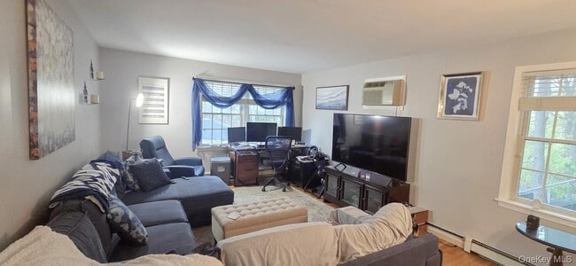 Photo - 36 Washington Pl E