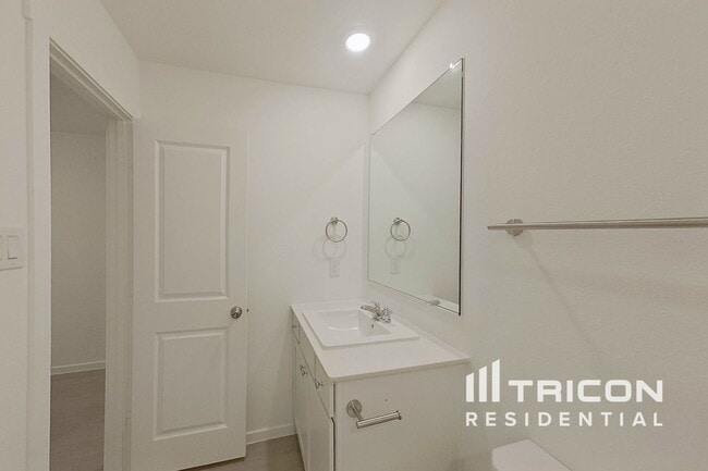 Photo - 1629 Baugh St