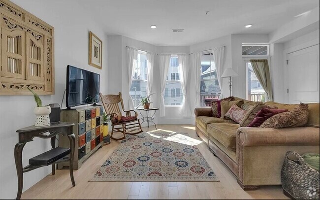 Building Photo - 41 Woodville St Unit 4 Rental