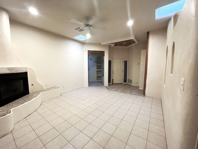 Photo - Beautiful 3 Bed 2 Bathroom home with Large Backyard