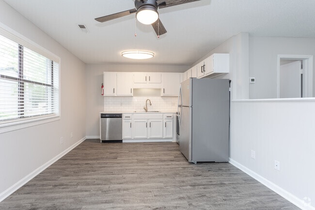 2BR, 1BA - 640SF 2B - Living Area