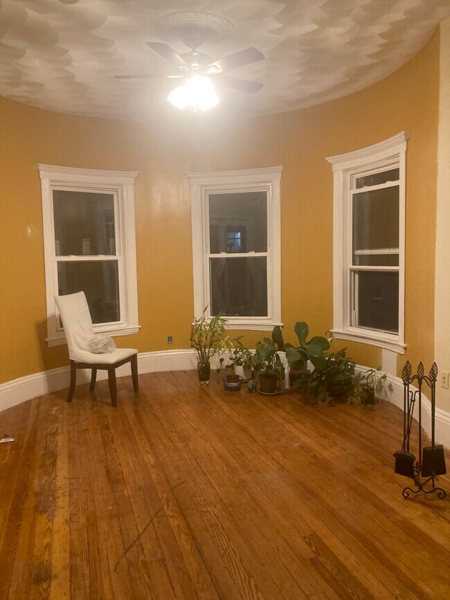 Building Photo - 118 Harrishof St