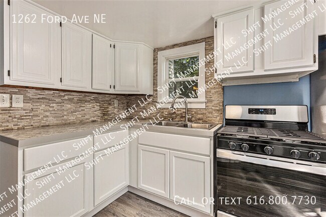Photo - 1262 Ford Ave NE