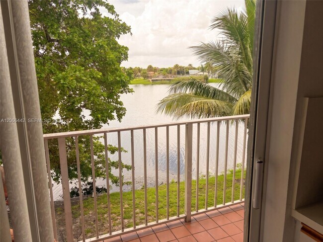 Photo - 6910 NW 173rd Dr Unit 1008