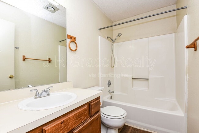 Photo - 5919 Shadydell Dr