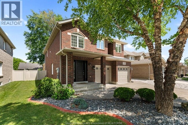 Photo - 1376 Lakeview Ave