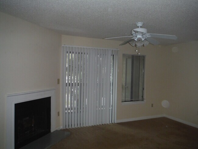 Photo - Nice 2nd FL Condo with Screened Balcony