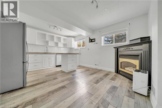Photo - 347 Keewatin Ave