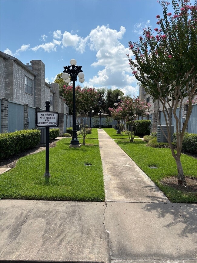 Building Photo - 622 Wilcrest Dr Unit 622 Rental