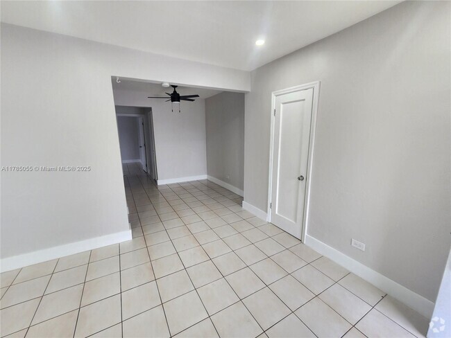 Building Photo - 511 NW 34th Ave Unit A Rental