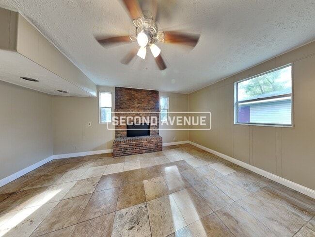 Photo - 1584 W 27th St