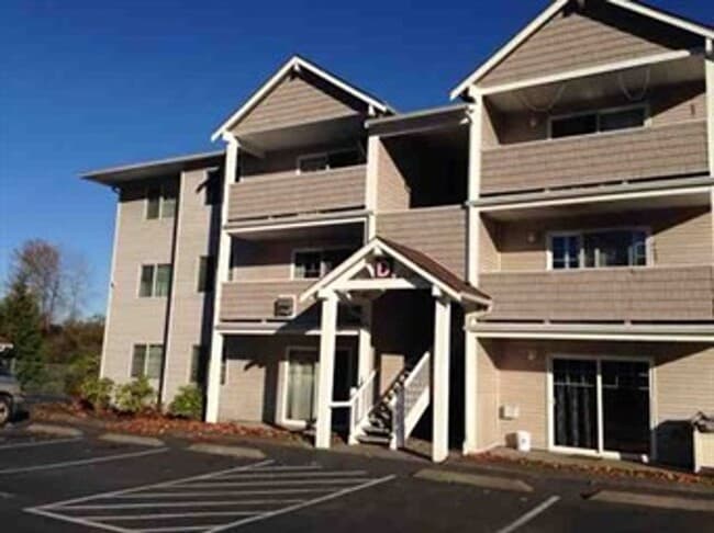 Building Photo - Charming 2-Bedroom Ground-Level Home in Qu... Unit D104