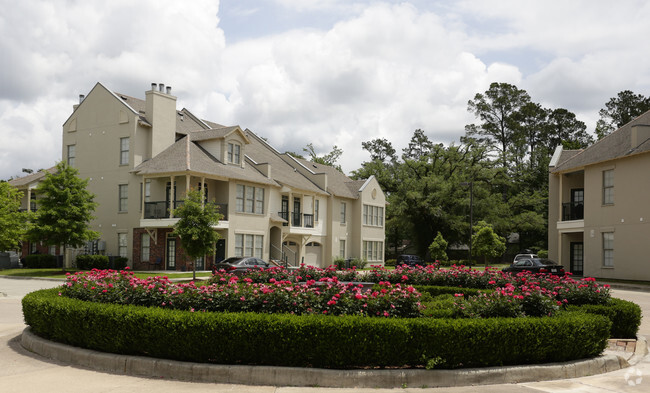 Building Photo - Chenier Apartments