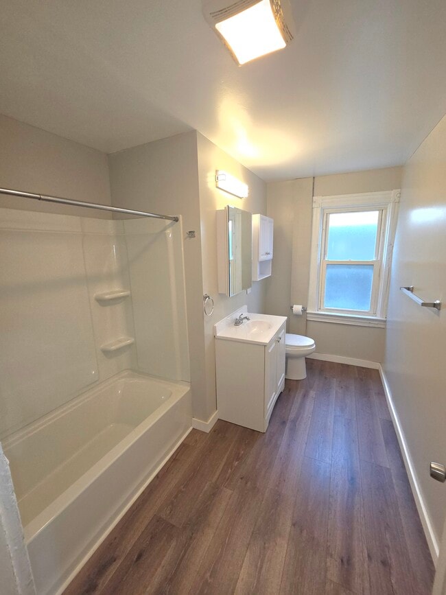 Building Photo - 340 Virginia Ave Unit 2