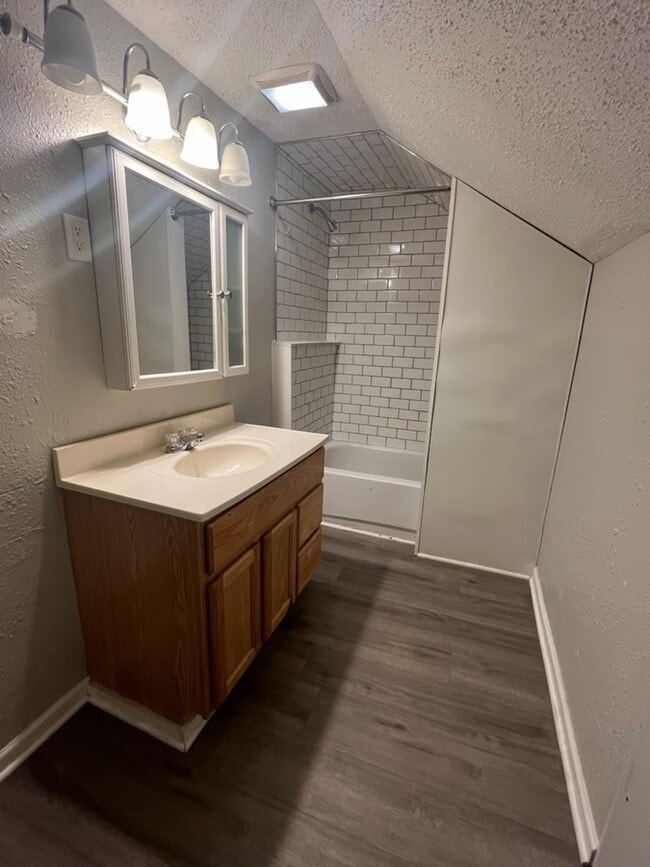 Photo - 710 Watson St SW