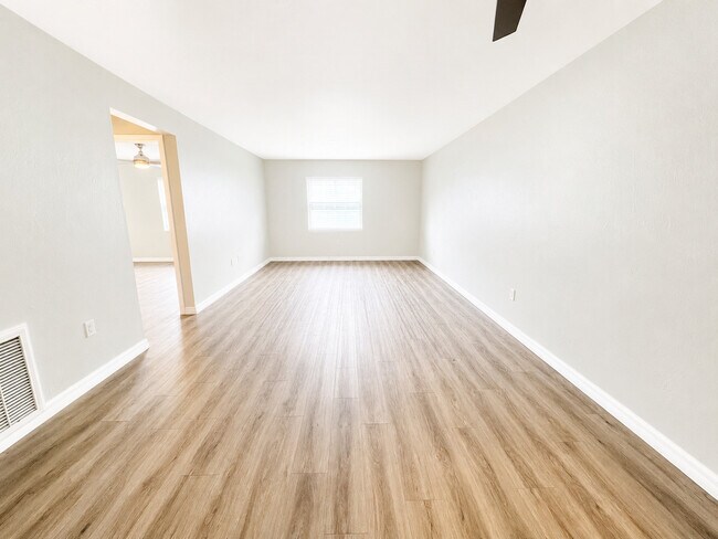 livingroom - Artisan Cove Apartments