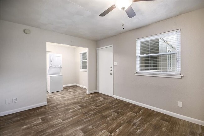 Photo - 2401 Manor Rd Unit 221