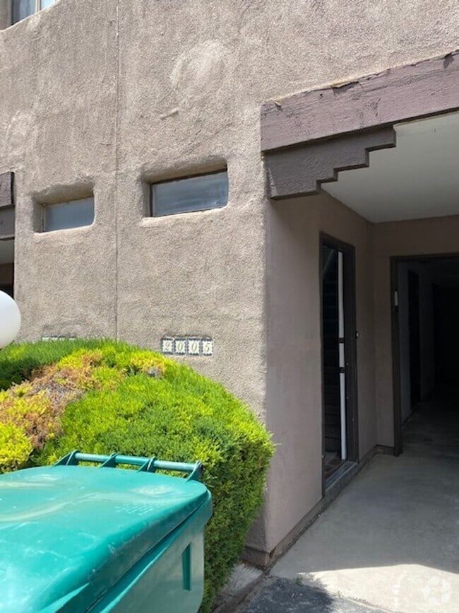 Building Photo - ALL PROSPECTIVE TENANTS MUST SUBMIT A $58 ... Rental