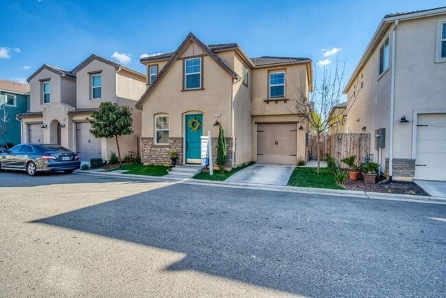 Photo - Beautiful 3/2.5 near Clovis East