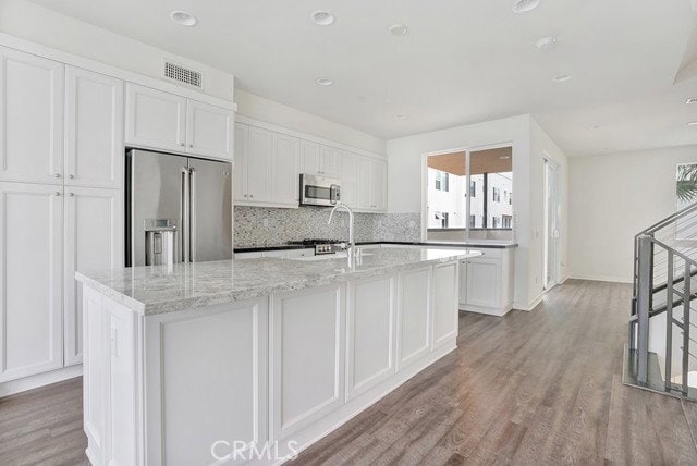 Building Photo - 1688 Shoreline Way