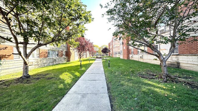 Photo - 2409 W Balmoral Ave Unidad 2D