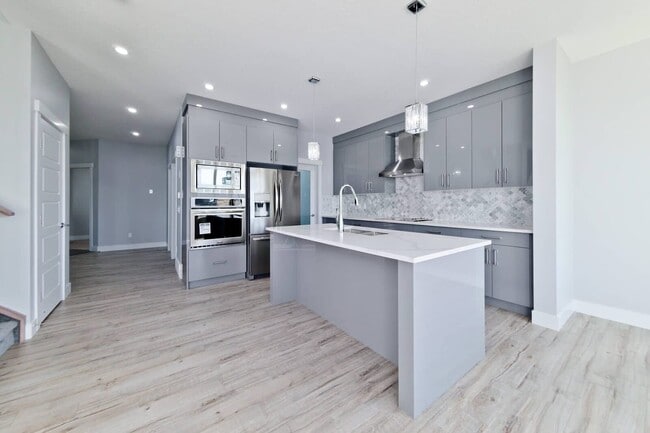 Photo - 613 Midtown Pl SW