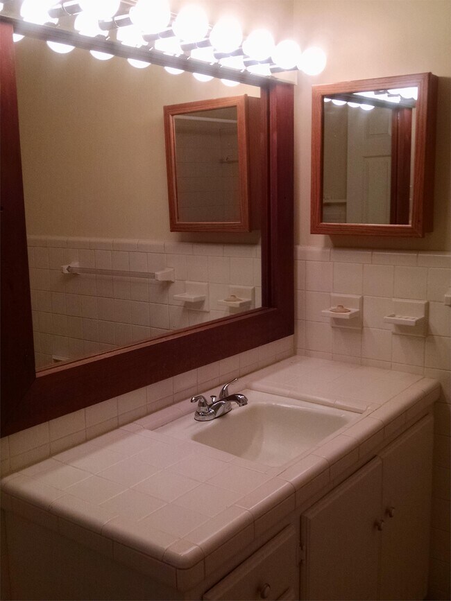 Photo - 2100 Jamestown Rd