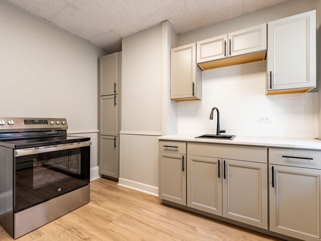 Building Photo - 234 Pearl St Unit APT 3