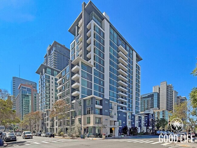 Building Photo - Charming 2BD/1BA Condo in Downtown W/ A/C, W/D, Community Pool, Spa, & Gym!