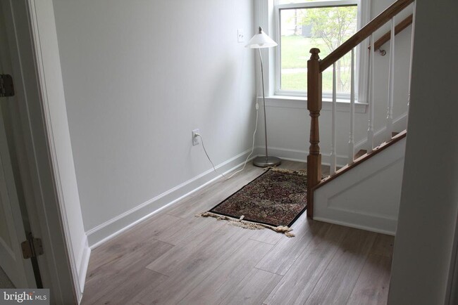 Photo - 4975 Longmire Wy