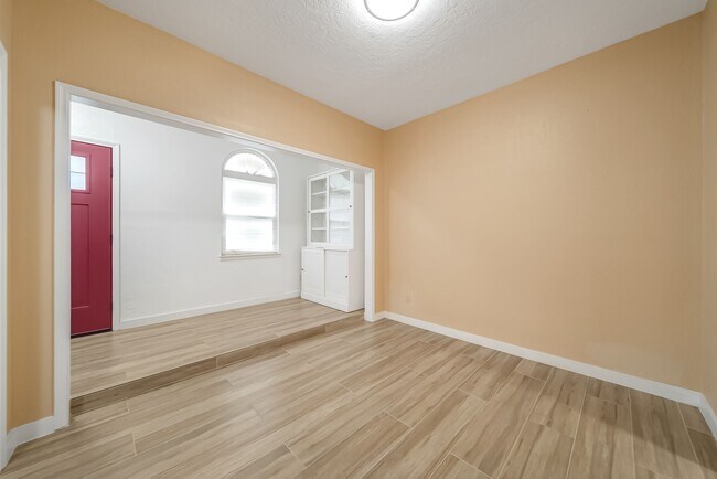Building Photo - 10732 Briar Forest Dr