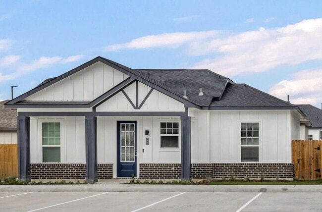 Building Photo - 4250 Woodridge Pkwy Unit 1131 Rental