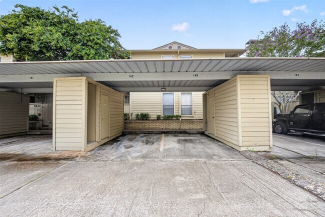 Building Photo - 9435 Pagewood Ln
