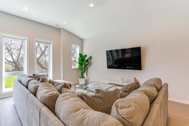 Photo - 5436 S Michigan Ave Unit ID1306477P