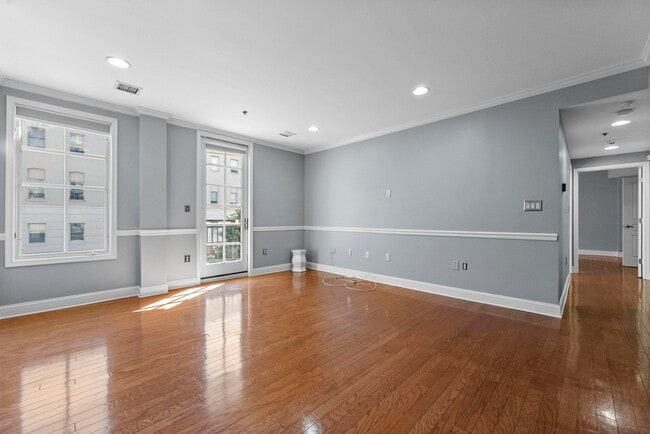 Building Photo - 727 Monroe St Unit 210