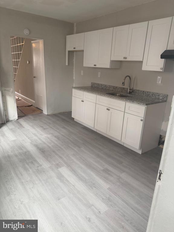 Photo - 518 Chain St