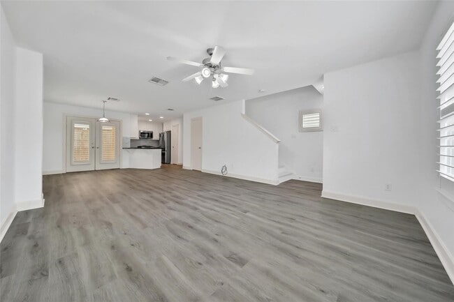 Building Photo - 5951 S Loop E Unit 56