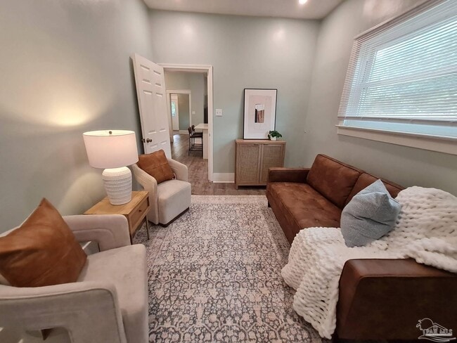 Photo - 1118 W Belmont St