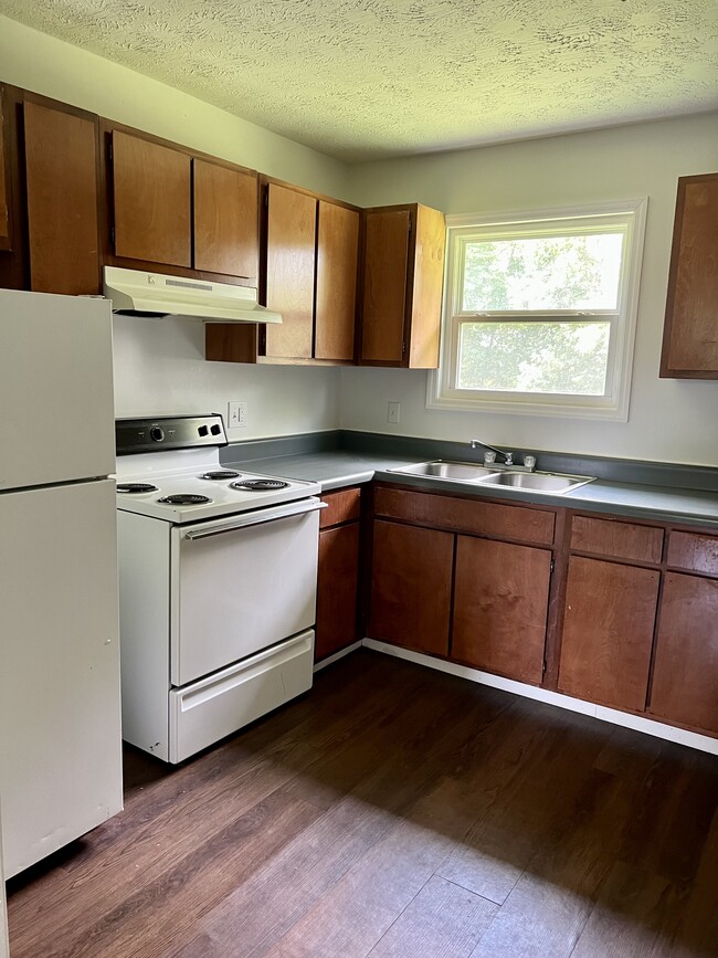 Building Photo - 3 Rivers Apartments Unit G