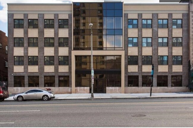 Building Photo - 90 Clinton Ave Unit 404