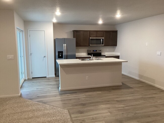 Photo - Gorgeous Newly Built House!! #1470