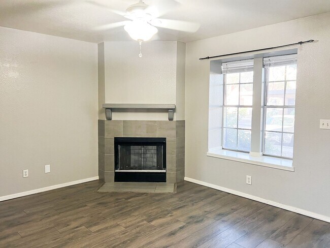 Photo - MOVE IN SPECIAL! Updated 2 Bed/2.5 Bath Townhome in Great West Phoenix Location