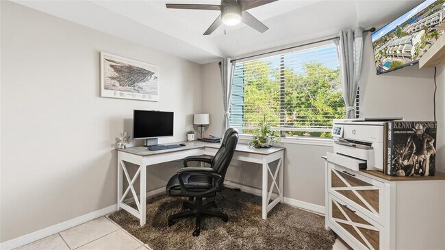 Photo - 318 Windrush Blvd Unit 9